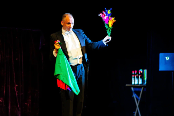 &Pcy;&ocy;&lcy;&chcy;&acy;&scy;&acy; &ncy;&acy; &chcy;&ucy;&dcy;&iecy;&scy;&acy; &lpar;&Dcy;&iecy;&tcy;&scy;&kcy;&ocy;&iecy; &vcy;&ocy;&lcy;&shcy;&iecy;&bcy;&ncy;&ocy;&iecy; &shcy;&ocy;&ucy; &Acy;&lcy;&iecy;&kcy;&scy;&acy;&ncy;&dcy;&rcy;&acy; &YAcy;&bcy;&lcy;&ocy;&chcy;&kcy;&ocy;&vcy;&acy;&comma; &gcy;&period; &Tcy;&yucy;&mcy;&iecy;&ncy;&softcy;&rpar;