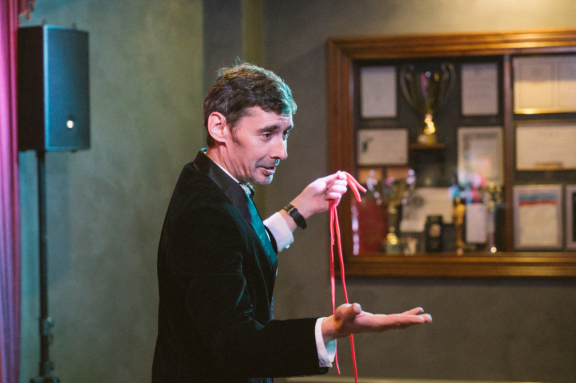 "&Kcy;&ocy;&lcy;&ocy;&dcy;&acy; &kcy;&acy;&rcy;&tcy; &icy; &chcy;&acy;&shcy;&kcy;&acy; &kcy;&ocy;&fcy;&iecy;" &lpar;&vcy;&iecy;&chcy;&iecy;&rcy; &mcy;&icy;&kcy;&rcy;&ocy;&mcy;&acy;&gcy;&icy;&icy;&rpar;