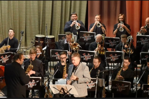 ХХ музыкальный фестиваль «Джаз-лихорадка». Уникальный «Биг-бенд» Урала — проект Виталия Владимирова с участием вокалистки Ирины Остин, ансамбль «Аристократ», эстрадно-джазовый коллектив «Art & Cool»