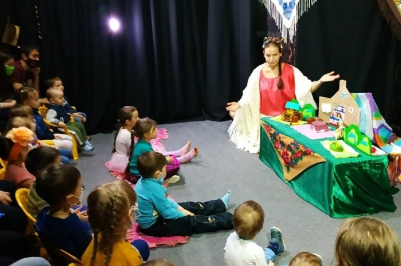 Молодёжный театр "ТеМа". Кукольный спектакль "Теремок"