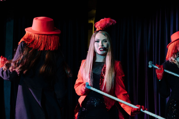 &Ncy;&ocy;&vcy;&ocy;&gcy;&ocy;&dcy;&ncy;&yacy;&yacy; &ncy;&ocy;&chcy;&softcy; &vcy; &tcy;&iecy;&acy;&tcy;&rcy;&iecy; "&Dcy;&acy;&ncy;&icy;&lcy;&icy;&ncy;"