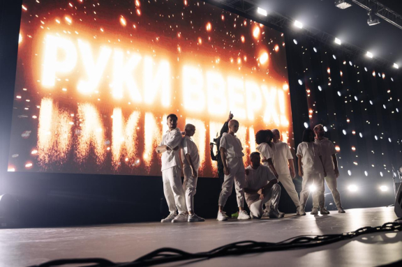 &Rcy;&ucy;&kcy;&icy; &Vcy;&vcy;&iecy;&rcy;&khcy;&excl;