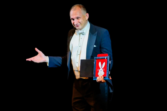 &Pcy;&ocy;&lcy;&chcy;&acy;&scy;&acy; &ncy;&acy; &chcy;&ucy;&dcy;&iecy;&scy;&acy; &lpar;&Dcy;&iecy;&tcy;&scy;&kcy;&ocy;&iecy; &vcy;&ocy;&lcy;&shcy;&iecy;&bcy;&ncy;&ocy;&iecy; &shcy;&ocy;&ucy; &Acy;&lcy;&iecy;&kcy;&scy;&acy;&ncy;&dcy;&rcy;&acy; &YAcy;&bcy;&lcy;&ocy;&chcy;&kcy;&ocy;&vcy;&acy;&comma; &gcy;&period; &Tcy;&yucy;&mcy;&iecy;&ncy;&softcy;&rpar;