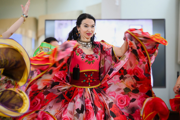 &Acy;&ncy;&scy;&acy;&mcy;&bcy;&lcy;&softcy; &pcy;&iecy;&scy;&ncy;&icy; &icy; &tcy;&acy;&ncy;&tscy;&acy; &laquo;&Rcy;&ocy;&mcy;&ecy;&ncy;&raquo;&period; &Icy;&mcy;&mcy;&iecy;&rcy;&scy;&icy;&vcy;&ncy;&ycy;&jcy; &vcy;&iecy;&chcy;&iecy;&rcy; &laquo;&TScy;&ycy;&gcy;&acy;&ncy;&scy;&kcy;&icy;&jcy; &kcy;&rcy;&ucy;&gcy;&raquo;