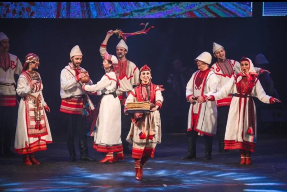 &Bcy;&ocy;&lcy;&softcy;&shcy;&icy;&iecy; &gcy;&acy;&scy;&tcy;&rcy;&ocy;&lcy;&icy;&colon; &Mcy;&ucy;&zcy;&ycy;&kcy;&acy;&lcy;&softcy;&ncy;&ocy;-&khcy;&ocy;&rcy;&iecy;&ocy;&gcy;&rcy;&acy;&fcy;&icy;&chcy;&iecy;&scy;&kcy;&icy;&jcy; &scy;&pcy;&iecy;&kcy;&tcy;&acy;&kcy;&lcy;&softcy; "&Ncy;&acy;&rcy;&ocy;&dcy;&ncy;&ycy;&jcy; &scy;&kcy;&acy;&zcy; &ocy; &Pcy;&iecy;&rcy;&mcy;&icy; &Vcy;&iecy;&lcy;&icy;&kcy;&ocy;&jcy;"