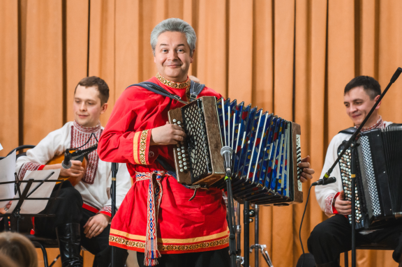 &Ocy;&rcy;&kcy;&iecy;&scy;&tcy;&rcy; &acy;&ncy;&scy;&acy;&mcy;&bcy;&lcy;&yacy; &ncy;&acy;&rcy;&ocy;&dcy;&ncy;&ocy;&jcy; &mcy;&ucy;&zcy;&ycy;&kcy;&icy; &icy; &tcy;&acy;&ncy;&tscy;&acy; &laquo;&YAcy;&rcy;&mcy;&acy;&rcy;&kcy;&acy;&raquo; &icy; &Acy;&ncy;&dcy;&rcy;&iecy;&jcy; &Dcy;&yucy;&zhcy;&iecy;&ncy;&kcy;&ocy;&vcy;