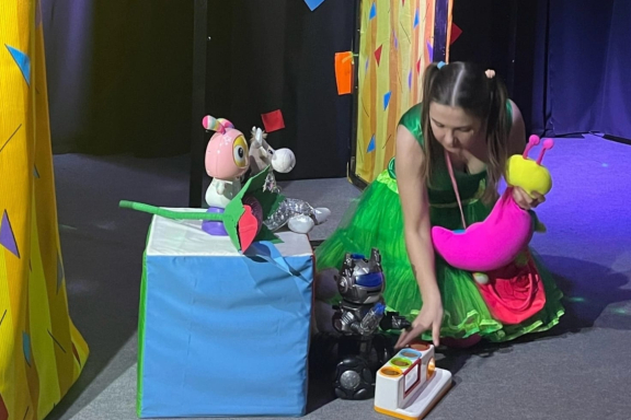 Молодёжный театр "ТеМа". Спектакль "Цветик - семицветик"