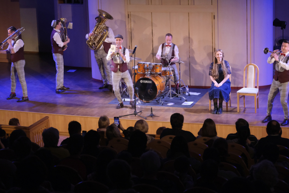 Веселые ребята