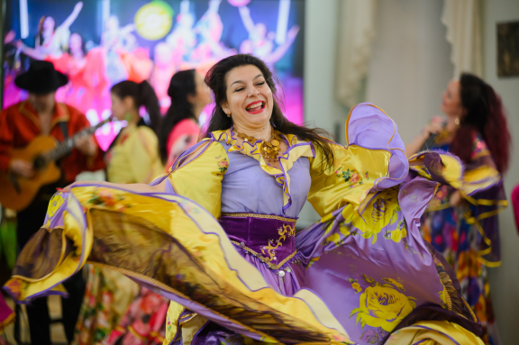 &Acy;&ncy;&scy;&acy;&mcy;&bcy;&lcy;&softcy; &pcy;&iecy;&scy;&ncy;&icy; &icy; &tcy;&acy;&ncy;&tscy;&acy; &laquo;&Rcy;&ocy;&mcy;&ecy;&ncy;&raquo;&period; &Icy;&mcy;&mcy;&iecy;&rcy;&scy;&icy;&vcy;&ncy;&ycy;&jcy; &vcy;&iecy;&chcy;&iecy;&rcy; &laquo;&TScy;&ycy;&gcy;&acy;&ncy;&scy;&kcy;&icy;&jcy; &kcy;&rcy;&ucy;&gcy;&raquo;