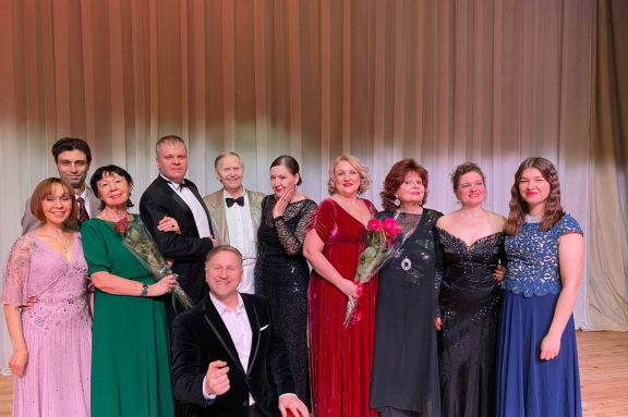 &Ecy;&ncy;&tcy;&ucy;&zcy;&icy;&acy;&scy;&tcy;&ycy; &kcy;&ucy;&lcy;&softcy;&tcy;&ucy;&rcy;&ycy; &ndash; &scy;&ocy;&lcy;&icy;&scy;&tcy;&ycy; &ndash; &ocy;&pcy;&iecy;&rcy;&ncy;&ycy;&iecy; &pcy;&iecy;&vcy;&tscy;&ycy;&colon; "&Ocy; &zhcy;&iecy;&ncy;&shchcy;&icy;&ncy;&acy;&khcy; &icy; &ocy; &lcy;&yucy;&bcy;&vcy;&icy;"