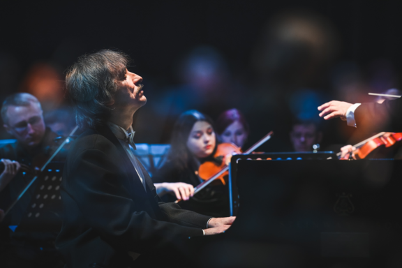 &Kcy;&acy;&mcy;&iecy;&rcy;&ncy;&ycy;&jcy; &ocy;&rcy;&kcy;&iecy;&scy;&tcy;&rcy; &laquo;&Ocy;&rcy;&fcy;&iecy;&jcy;&raquo;&colon; Concerto&period; Mozart &lpar;&Kcy;&ocy;&ncy;&chcy;&iecy;&rcy;&tcy;&ocy;&period; &Mcy;&ocy;&tscy;&acy;&rcy;&tcy;&rpar;&period; &Vcy;&iecy;&chcy;&iecy;&rcy; &chcy;&iecy;&tcy;&vcy;&iecy;&rcy;&tcy;&ycy;&jcy;
