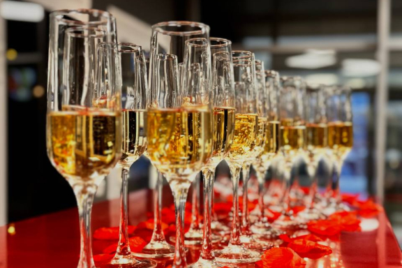 &Mcy;&acy;&gcy;&icy;&chcy;&iecy;&scy;&kcy;&ocy;&iecy; &kcy;&acy;&bcy;&acy;&rcy;&iecy;&colon; &pcy;&rcy;&acy;&zcy;&dcy;&ncy;&icy;&kcy; &dcy;&lcy;&yacy; &pcy;&rcy;&iecy;&kcy;&rcy;&acy;&scy;&ncy;&ycy;&khcy; &dcy;&acy;&mcy;&excl;